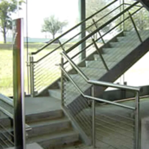 Scară cu balustradă din inox