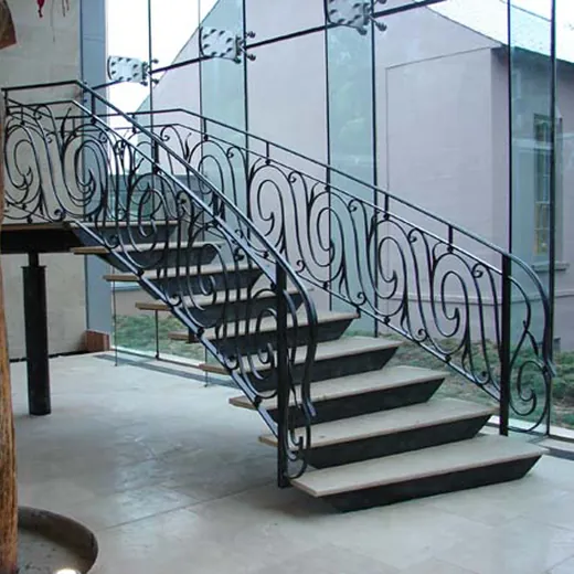 Scară cu balustradă din fier forjat