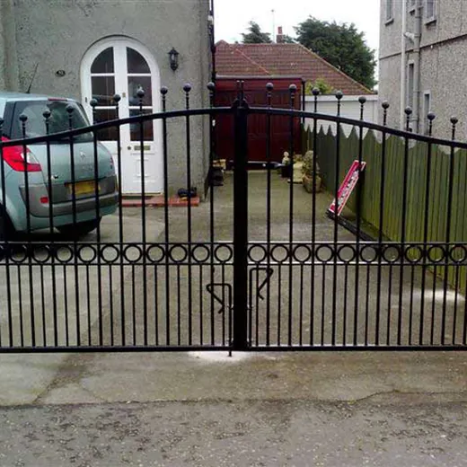 Poartă auto batantă cu arc