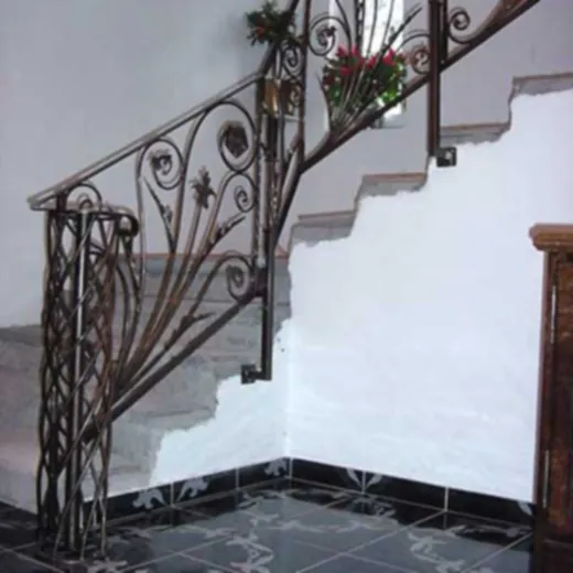 Balustradă de scară cu volute