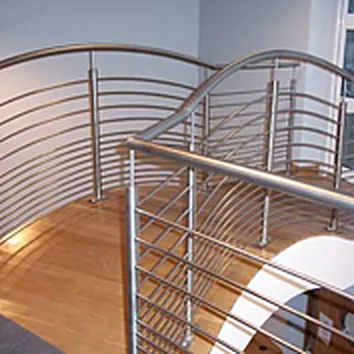 Balustradă curbă din inox cu tije