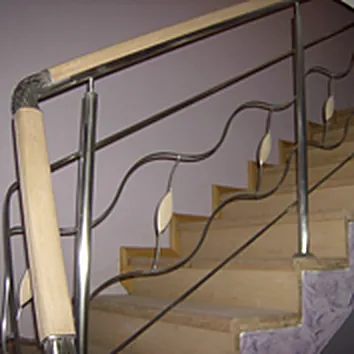 Balustradă inox cu mână curentă din lemn